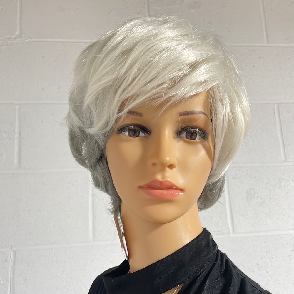 NWT 10” white silver platinum wavy short ombré white dimension men or unisex wig